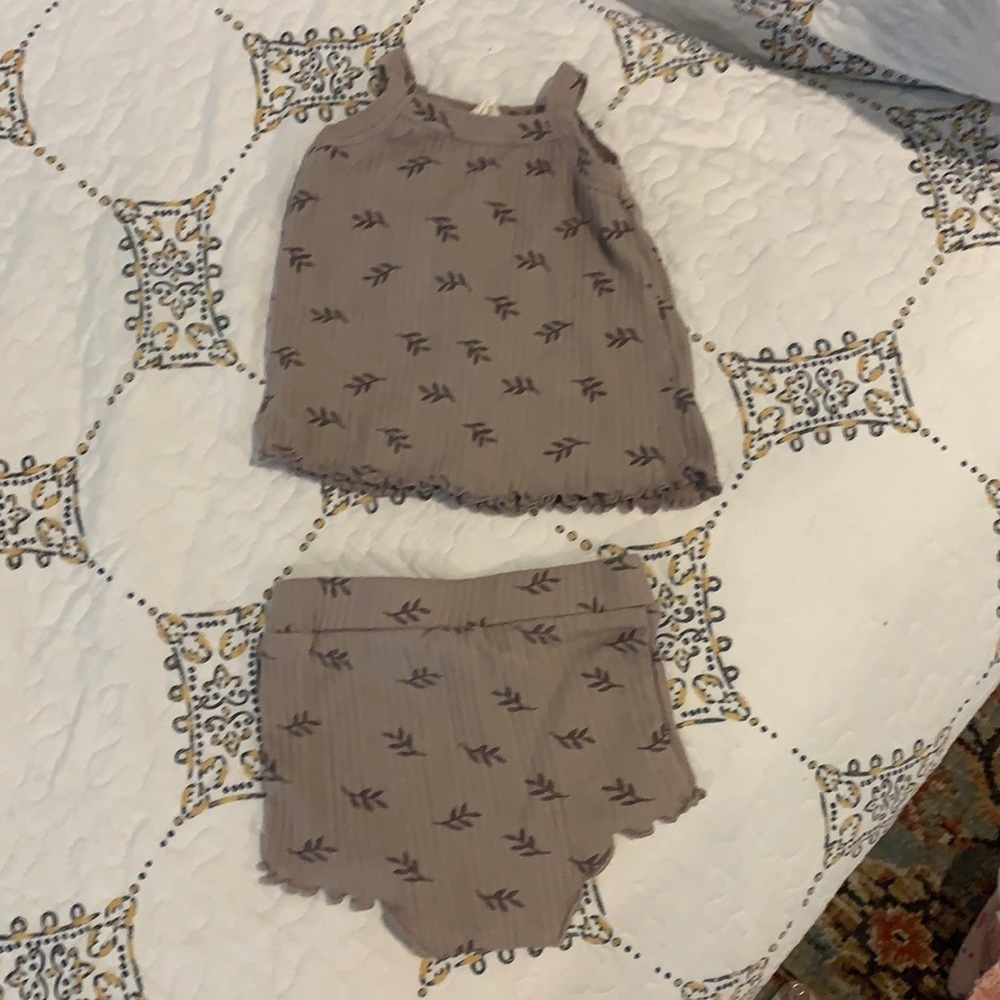 Kate quinn set size 6-12 months EUC